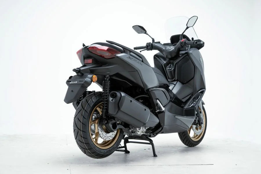 Yamaha Xmax Connected vs Xmax Tech Max comparison