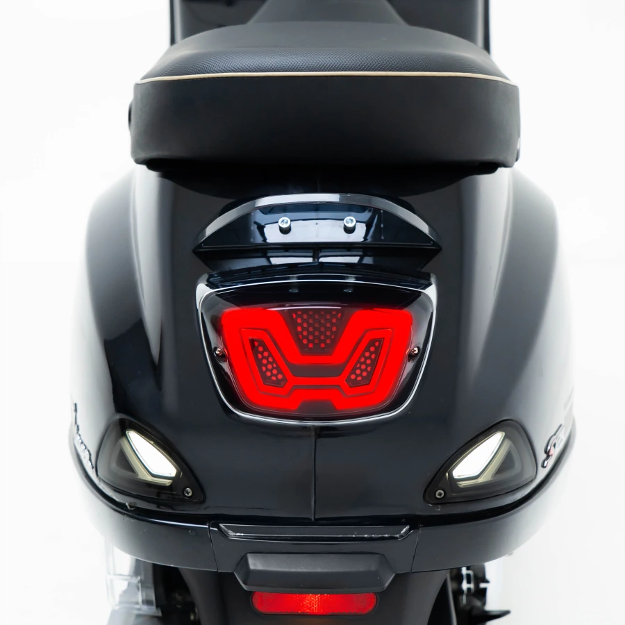 Virtu LED Tail Light & Brake Light Type Milano Vespa S / LX
