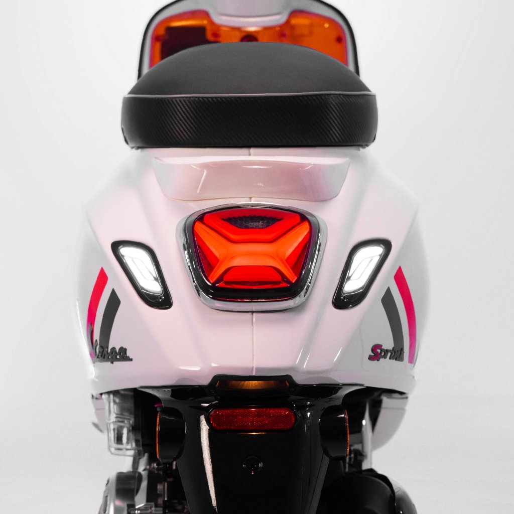 Virtu Tail Light / Tail Light Venice Black Edition Vespa Sprint & Primavera 3V & Iget - Alternate View