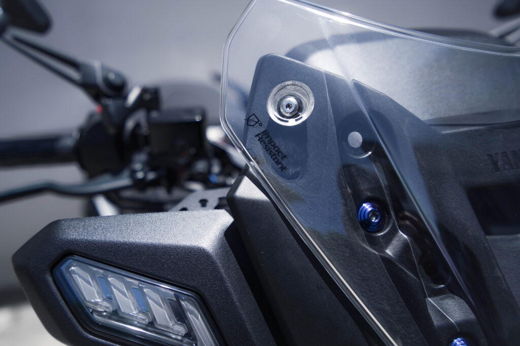 WINDSHIELD TYPE SPORTY