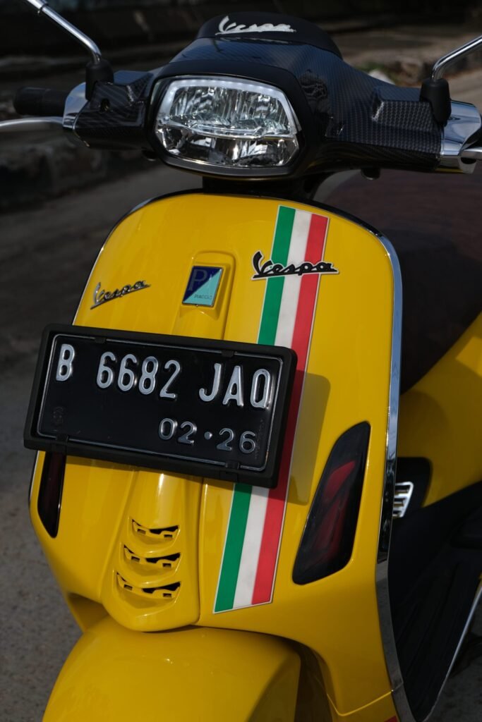 3D FRONT SIDE STICKER VESPA
