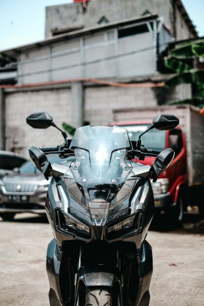 WINDSHIELD ADV 160