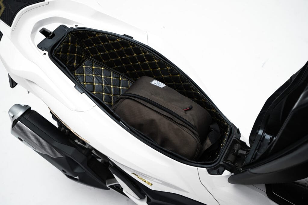 Under-Seat Storage / Trunk Cover