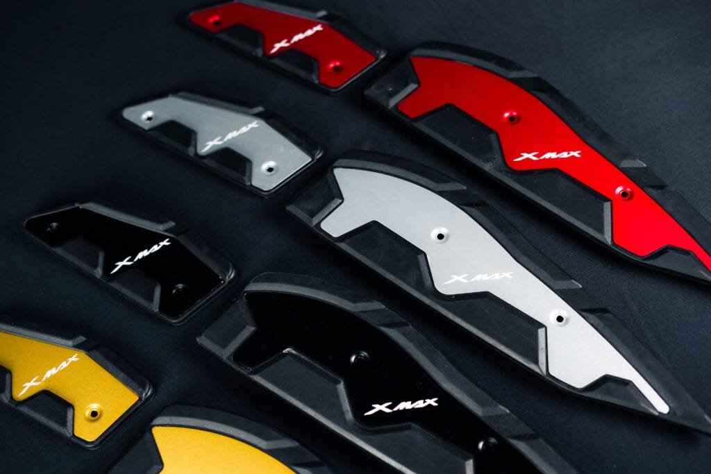 Nitex CNC Alumunium Footrest/Bordes Yamaha New Xmax 2023