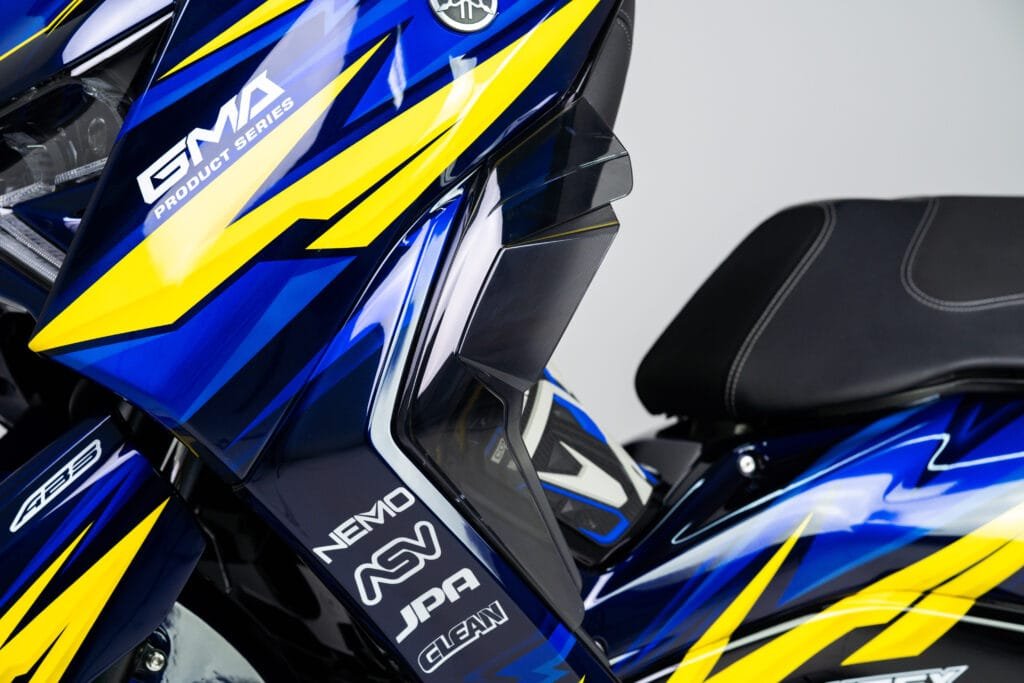 LEG WINDSHIELD XMAX CONNECTED