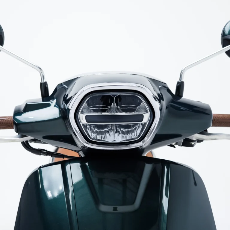 Nemo Chrome Headlamp Trim for Stylo 160