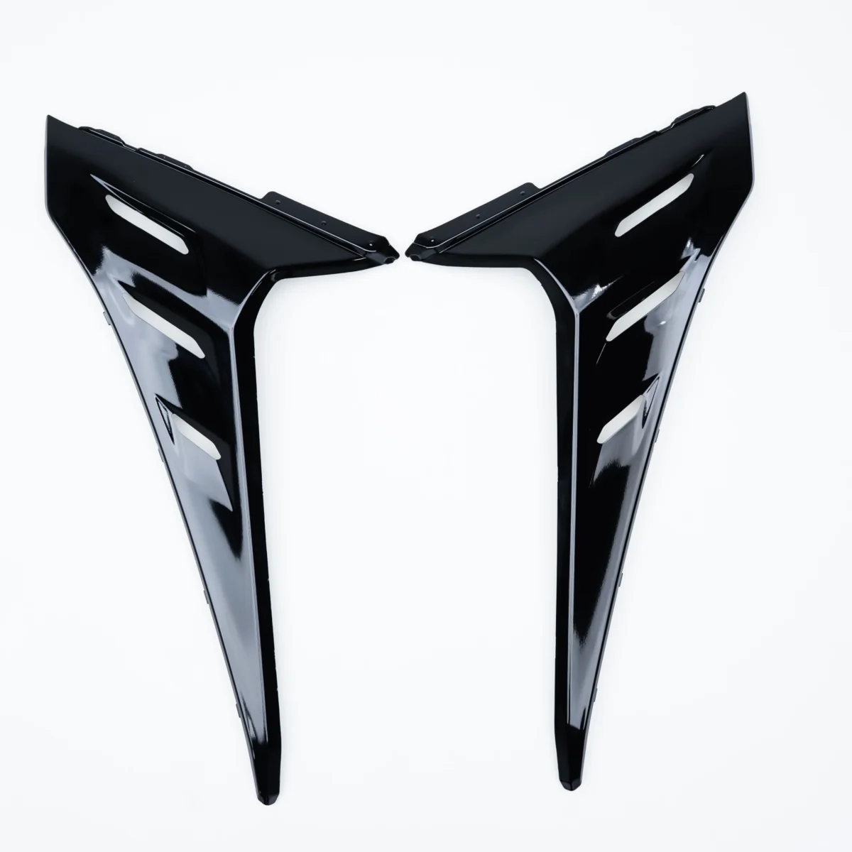 FOOTREST SIDE COVER XMAX CONNECTED - BLACK GLOSSY